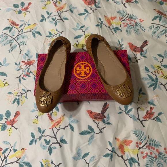 Tory Burch 6.5 tan flats - Picture 2 of 6